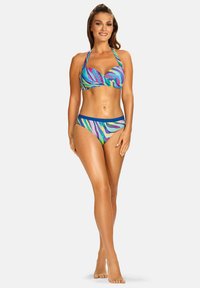 Wielokolorowy bikini na ramiączkach z wzorzystym topem w paski w odcieniach niebieskiego, zielonego i różowego, oraz dopasowanym dołem z jednolitym niebieskim pasem w talii.