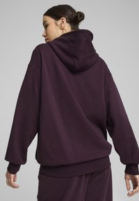Puma BETTER CLASSICS - Jersey con capucha - midnight plum
