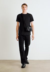 Calvin Klein Jeans TEXTURED MONOLOGO TEE - T-shirt med print - black