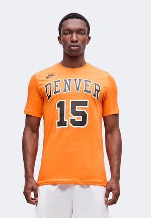 Nike Performance, DENVER NUGGETS DEN TEE - Клубно облекло - brilliant orange