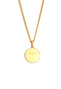 Guldfarvet vedhængs halskæde med en rund charme, der har indgraveret 925 og diamantramme. Kæden har et snoet design, der tilføjer tekstur.