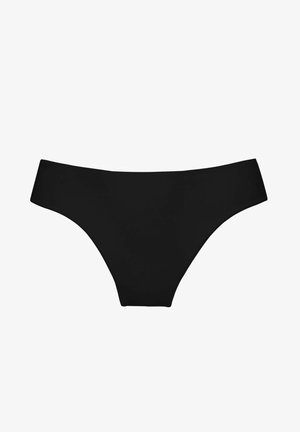 Costum de baie negru, format dintr-un material neted și elastic. Prezintă o croială joasă, cu o acoperire minimă și fără îmbinări sau modele vizibile.