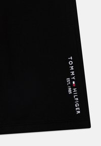 Tommy Hilfiger ESSENTIAL - Šortky - black