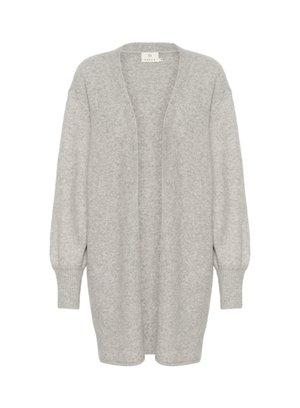 Šviesiai pilkas megztinis, atviras priekyje, ilgomis rankovėmis su raukšlėmis, minkšta tekstūra, pagamintas iš jaukaus megztinio audinio.