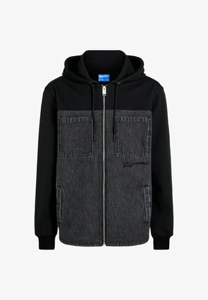 Kapucnis dzseki fekete pamut felső résszel, szürke farmer elülső résszel, két nagy elülső zsebbel és logó részletű cipzárral.