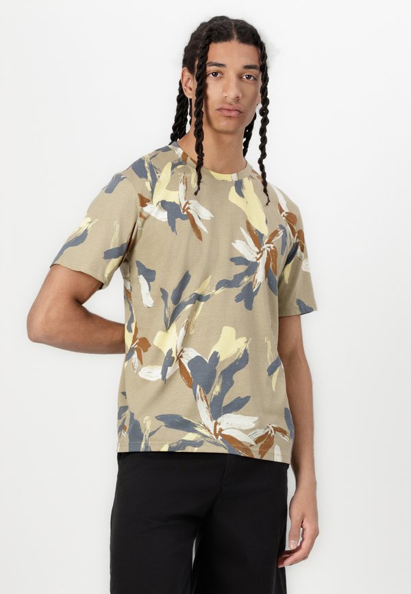 JORVARENNA TEE CREW NECK - Print T-shirt - silver sage3