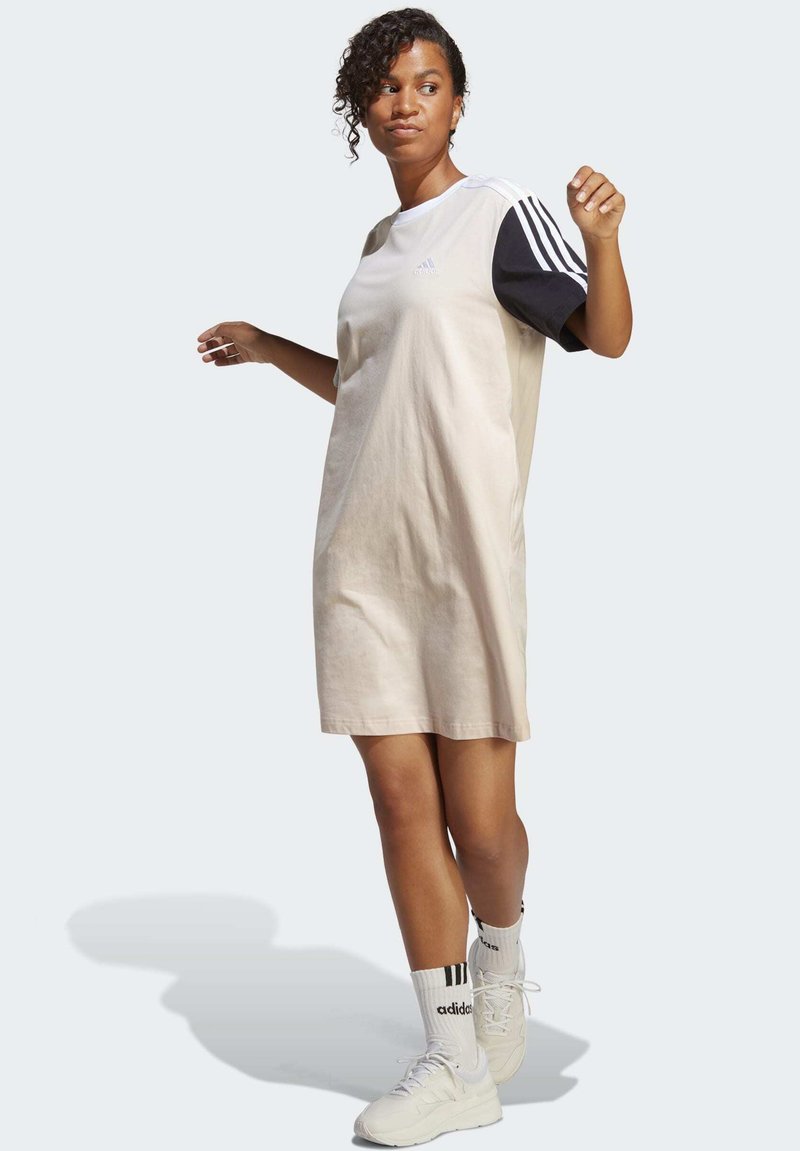 adidas Sportswear ESSENTIALS 3 STRIPES SINGLE BOYFRIEND TEE DRESS