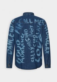 Levi's® RELAXED WESTERN - Shirt - art saves lives