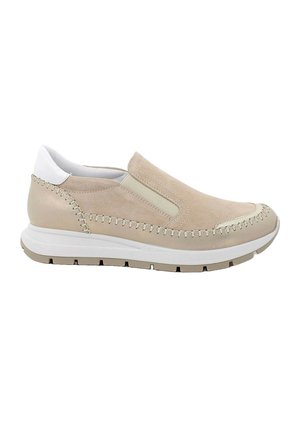 Scarpa casual beige senza lacci con colletto imbottito bianco, dettagli cuciti, pannelli laterali elastici e suola spessa in gomma bianca.