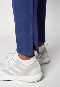 adidas Sportswear HOUSE OF TIRO NATIONS PACK - Träningsbyxor - team navy blue/white/better scarlet