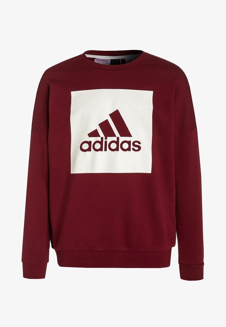 Sudadera burdeos con cuello redondo, que presenta un diseño cuadrado blanco y el logo "adidas" en burdeos en el centro. Tejido suave y texturizado.
