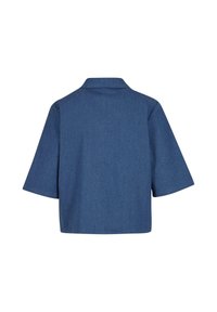 Cămașă din denim cu mânecă scurtă, de culoare albastru închis, cu guler clasic și croială lejeră; textură netedă cu un model subtil cu nuanțe.