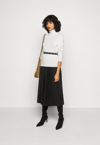 Repeat - Sweter