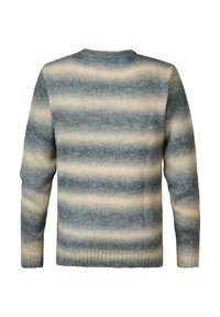 Suéter de punto con cuello redondo, que presenta un patrón a rayas en azul y crema, textura suave y mangas largas.