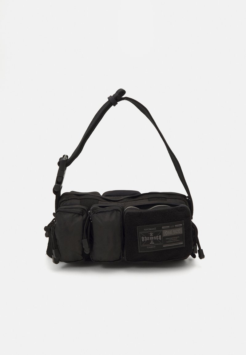 032c - TEAM TAG SHOULDER BAG UNISEX - Käsilaukku - black, Suurenna