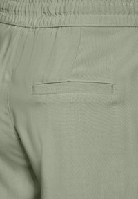 Thumbnail Image 6