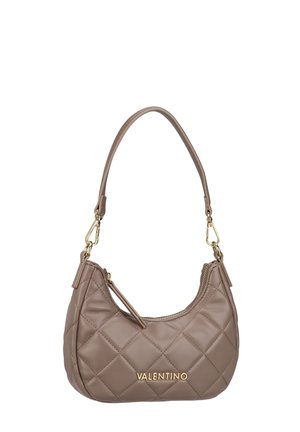 Petit sac à main en cuir matelassé beige avec fermeture éclair dorée et ferrures, avec le logo Valentino à l'avant et une poignée courte.