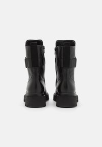 Gabor Comfort Kotníkové boty na platformě - black