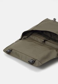 The North Face BASE CAMP VOYAGER MESSENGER BAG - Borsa a tracolla - new taupe green/black