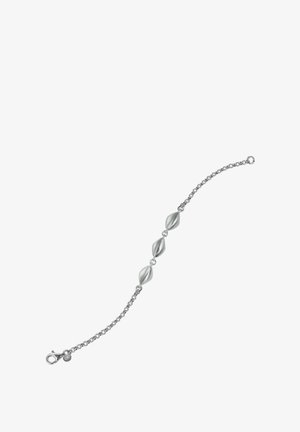 Bracelet en argent avec une fine chaîne, comportant trois maillons en forme de feuille. Les maillons ont une surface texturée et une fermeture à fermoir mousqueton.