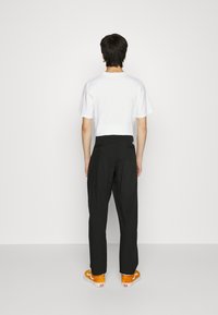 The North Face HERITAGE LOOSE PANT - Auduma bikses - black