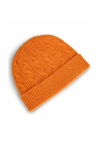 Cappello beanie arancione lavorato a maglia con motivo a treccia e bordo a coste. Texture liscia, forma rotonda e materiale caldo.