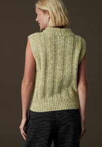 Next SLEEVELESS CHUNKY REGULAR FIT - Pulóver - green nautral twist