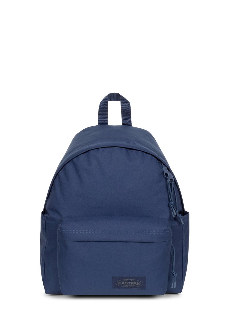 Zaino blu navy con parte superiore arrotondata, tasca frontale con zip e spallacci regolabili. Realizzato in tessuto resistente con dettagli logo.