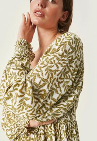 Lemon Grass Blouse S25 S5WT 5396 Spectra green main image 1