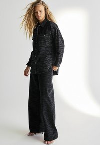 Next PRINTED - Skjortebluser - black zebra