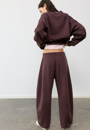 PULL&BEAR, ROUND NECK - SWEATSHIRT - Sweater - brown