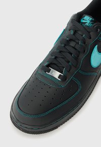 Nike Sportswear AIR FORCE 1 - Tossud - black/dusty cactus