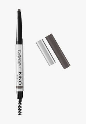 Crayon automatique sculptant pour sourcils KIKO à double extrémité avec pointe biseautée et brosse goupillon, accompagné de deux capuchons séparés sur fond blanc.