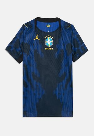 Tummansininen Brasilian jalkapallopaita musta-sinisellä kuviolla, keltaisella Jordan-logolla ja Brasilian vaakunalla, jonka päällä on viisi tähteä.