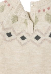 Helle beige Strickpullover mit einer strukturierten Gestaltung und metallischen grünen sowie schwarzen Rautenmustern, sowie einem knöpfbaren Kragen.