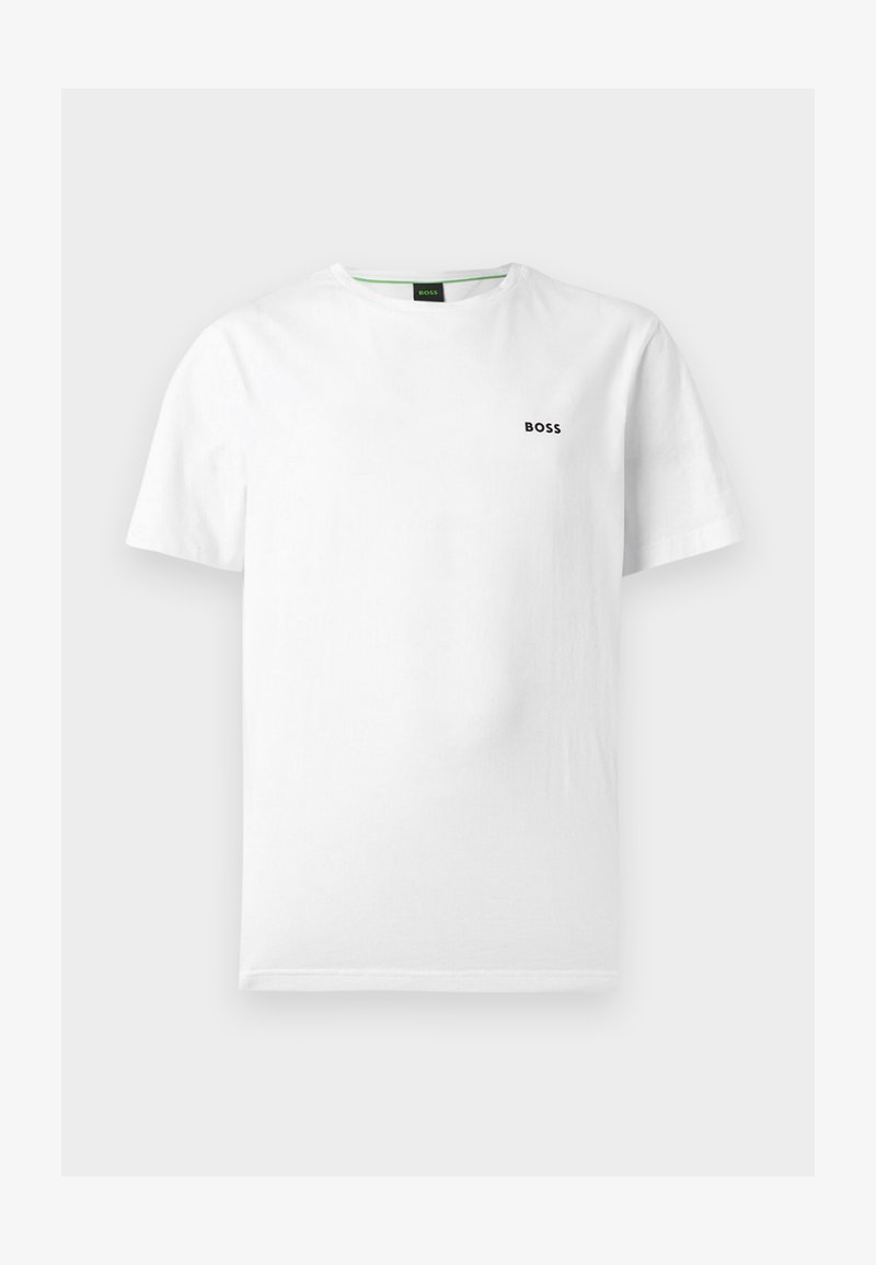 T-shirt blanc à manches courtes et col rond avec petit logo noir "BOSS" sur la poitrine gauche et étiquette noire à l'intérieur du col.