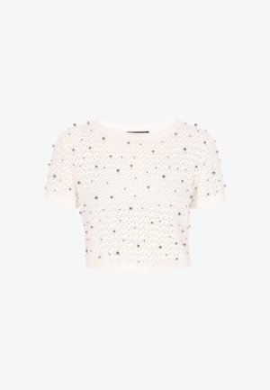 Maglione corto bianco con motivo a maglia strutturata, decorato con perline argento su tutta la superficie e con collo e maniche a coste.