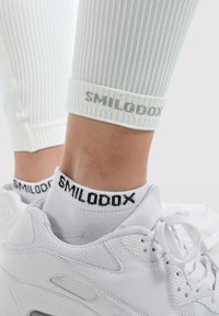 Smilodox AMAZE COMPRESSIVE LEGGINGS SPORT - Leggings - creme