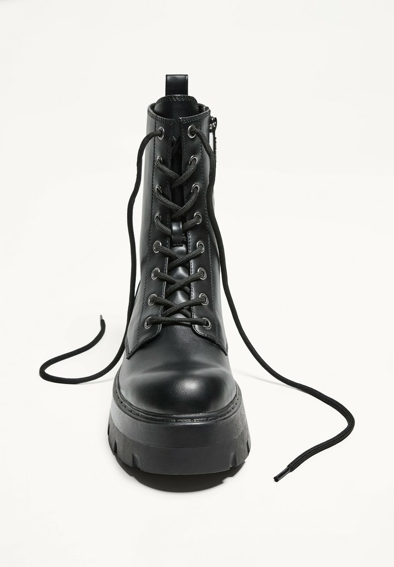 Bershka TRACK Plateaustiefelette black/schwarz