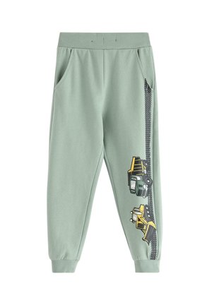 Pantaloni sportivi verdi con vita elastica, tasche laterali e una grafica di veicoli da costruzione lungo un motivo a traccia di pneumatico.