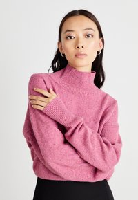 BOSS FAMINDI - Pulover - light pastel red