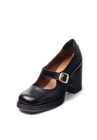 Schwarze Leder-Mary-Jane-Schuhe mit runder Zehenpartie, breitem Riemen über dem Fußrücken mit einer goldenen Schnalle und einem klobigen, strukturierten Absatz.