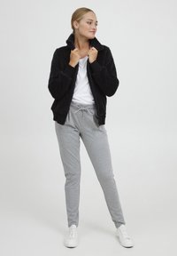 Oxmo OXANNEKA - Fleecejas - black