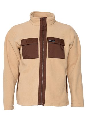 Giacca in pile beige con zip marrone frontale e tasche sul petto, con il logo Columbia sulla tasca superiore destra.