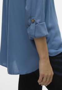 Vero Moda VMBUMPY L/S NEW NOOS - Button-down blouse - china blue
