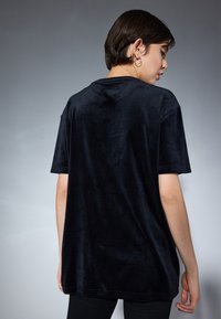 YOURTURN TEE UNISEX - Pamata T-krekls - black