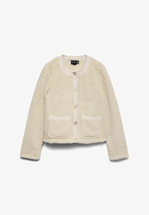 Beżowa, teksturowana polarowa kurtka z długimi rękawami, okrągłym dekoltem, zapięciem na guziki z przodu oraz dwiema kwadratowymi kieszeniami. Złote guziki podkreślają detale.