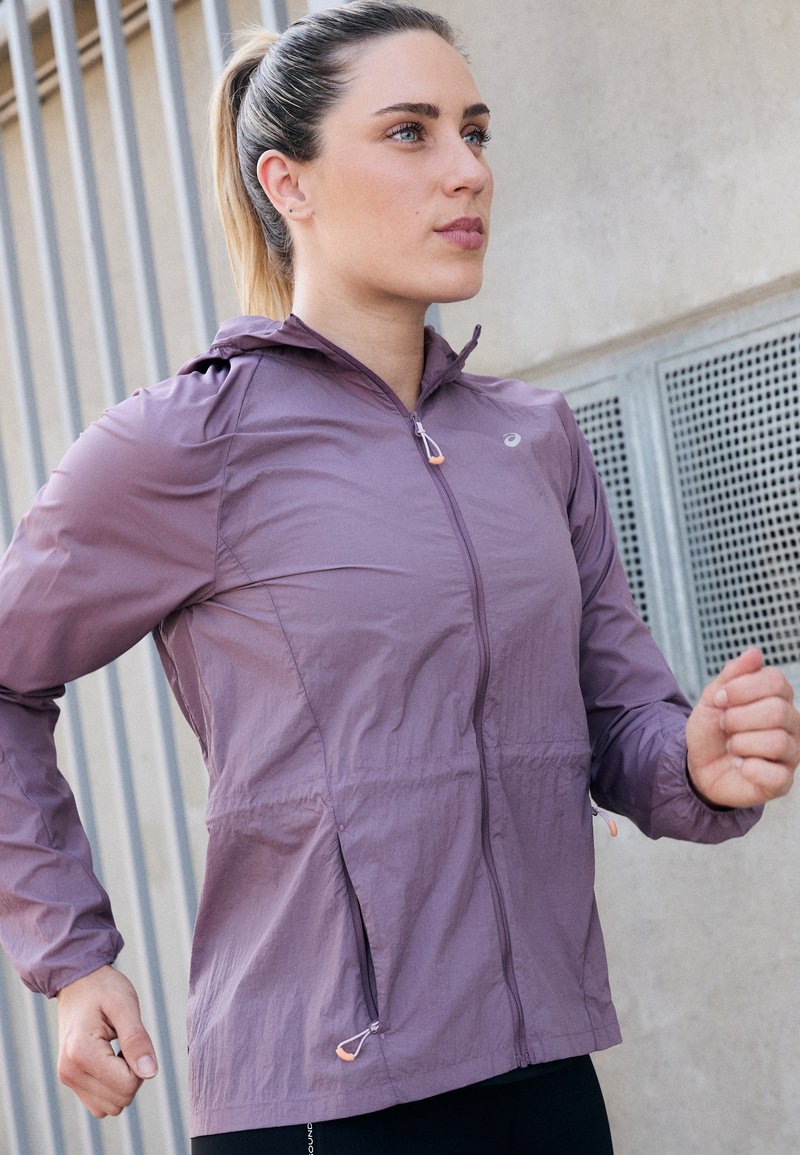 ASICS ROAD PACKABLE JACKET - Windbreaker - dusty mauve