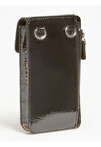 Custodia per telefono in pelle verniciata nera con forma rettangolare, caratterizzata da due dettagli circolari in argento e una cerniera laterale.