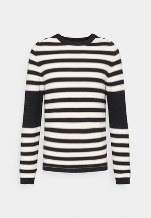 Pull à manches longues en rib d'une couleur noire, blanche et beige avec des rayures horizontales et un col rond sur un fond uni.